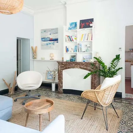 Apartman Bright Close To The Center Nîmes