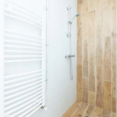 Bright Close To The Center